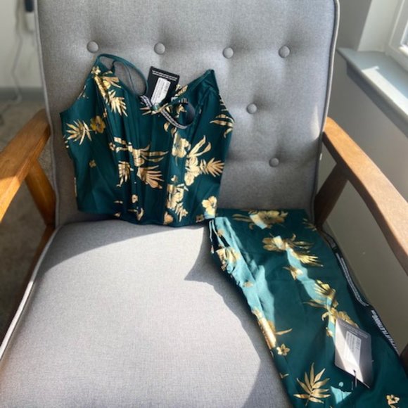 Pretty little thing Corset and Trousers - Picture 3 of 3